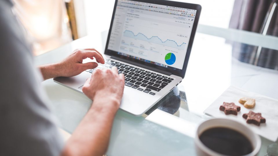 SEO vs Google Ads : que choisir pour augmenter le trafic sur son site
